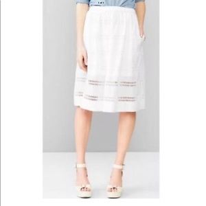 GAP • WHITE LINEN MIDI • EYELET DETAIL • SZ M